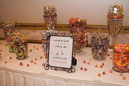 Hoe maak je een candy buffet voor uw bruiloft receptie te creëren.